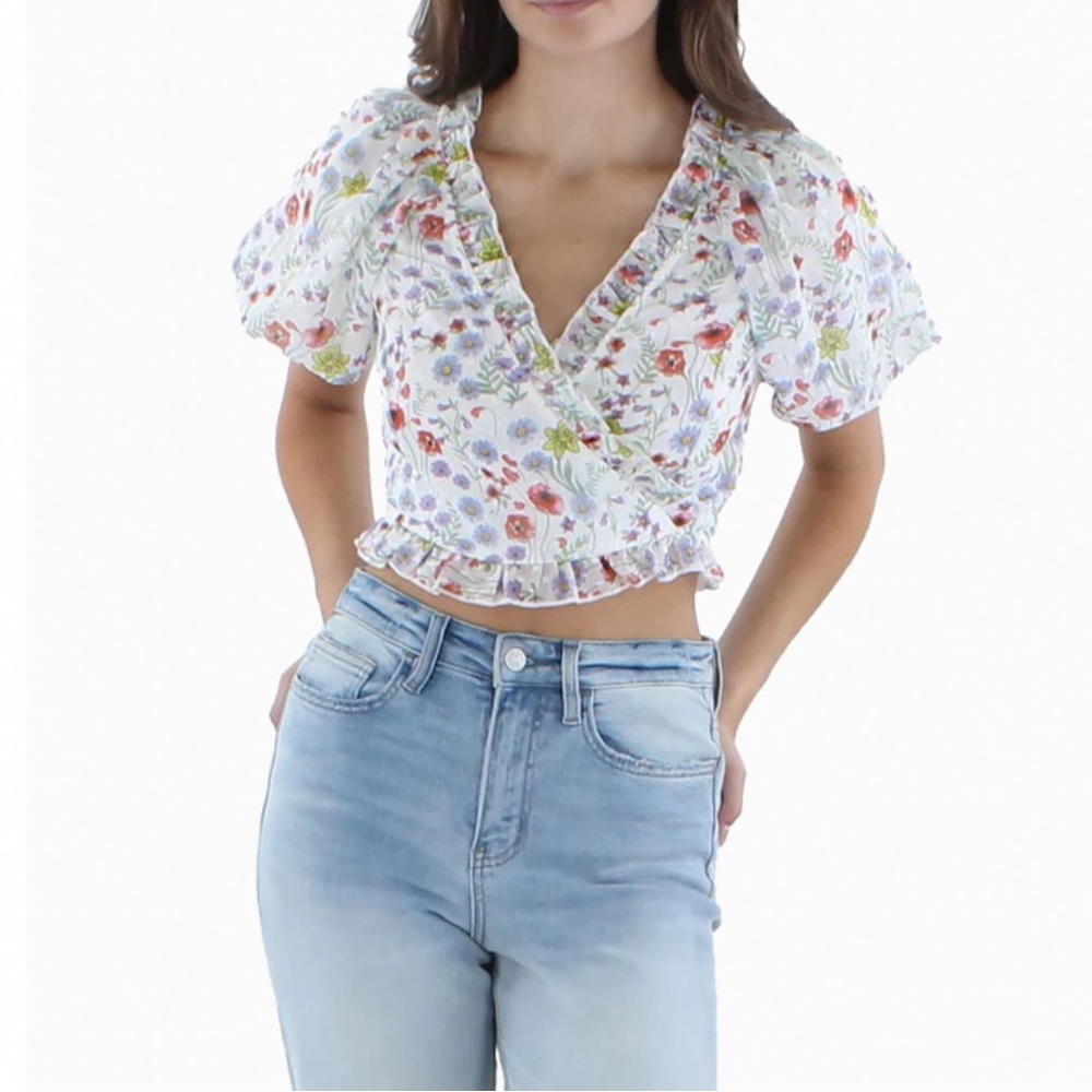 70F/21C Puff Sleeve Floral Cropped Top